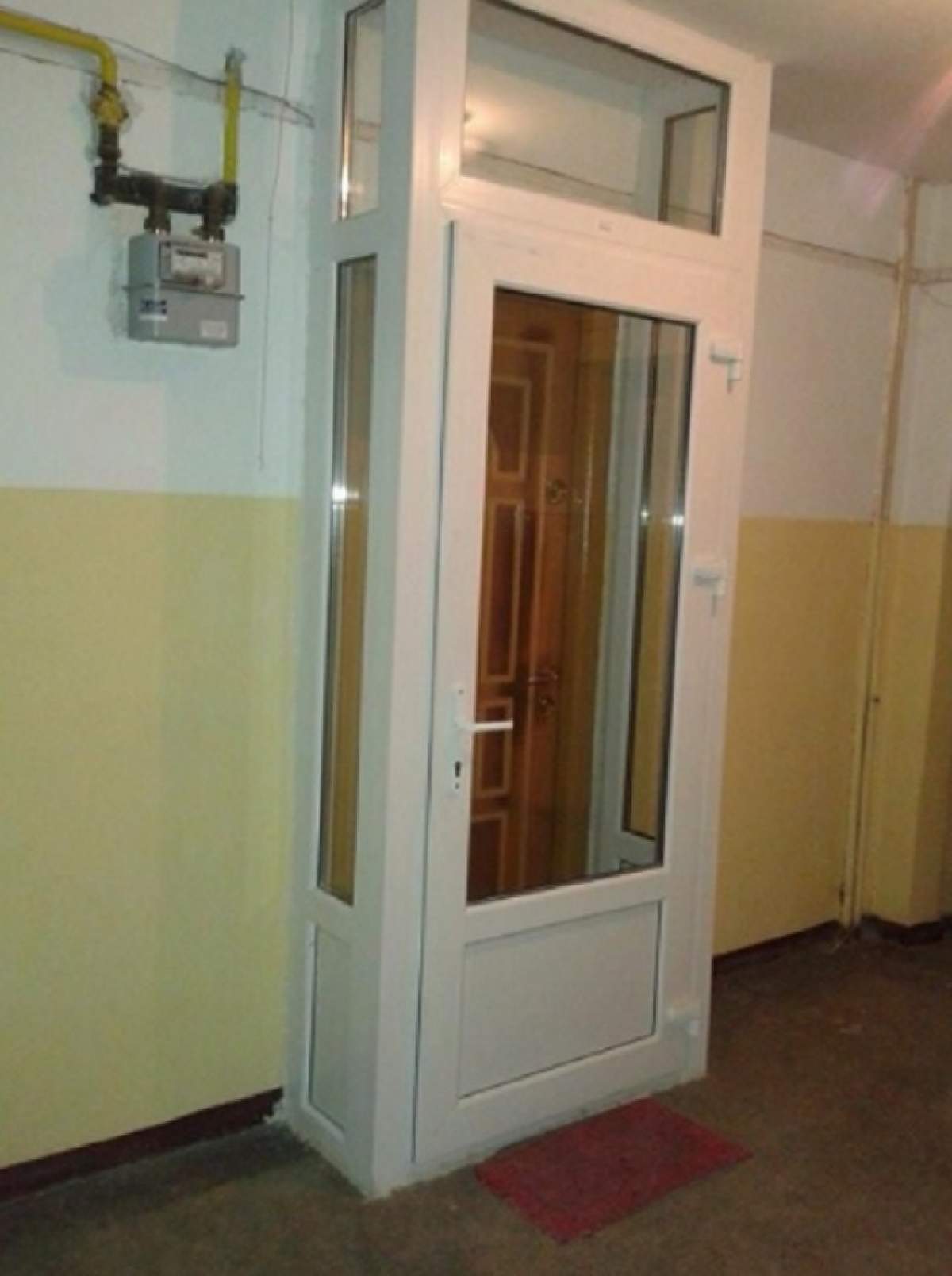 Uşa de termopan care a amuzat o ţară întreagă! De ce a apelat proprietarul la această metodă