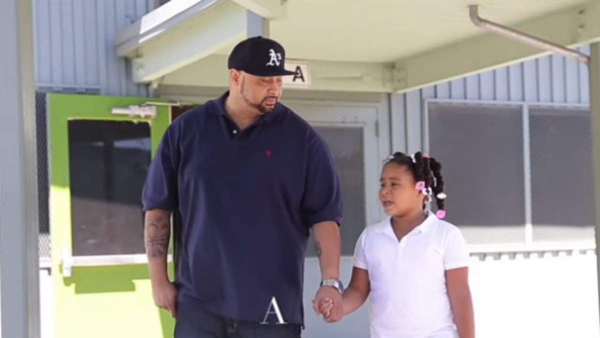 VIDEO / S-a săturat să afle că fetiţa lui este batjocorită la şcoală, aşa că a luat o decizie radicală. Gestul său a impresionat 9 milioane de oameni