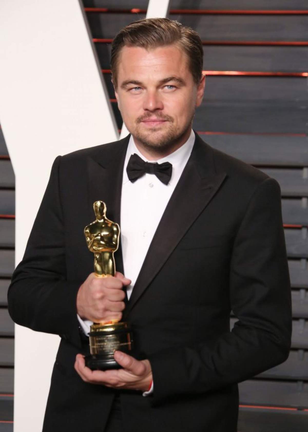 Pe Leonardo DiCaprio îl ştie o lume întreagă, însă pe tatăl lui l-a ţinut bine ascuns! Cum arată tatăl unuia dintre cei mai doriţi burlaci de pe planetă