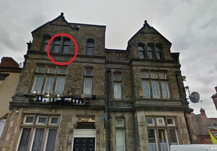 FOTO / A deschis Google Maps să caute un hotel şi când a văzut imaginile s-a îngrozit! Ce se afla la geamul clădirii