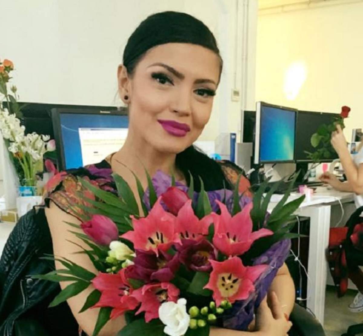 S-a fotografiat în maşină, cu decolteul la vedere! Andreea Mantea i-a lăsat mască pe fani: "Nu pot să mă uit la poza asta"