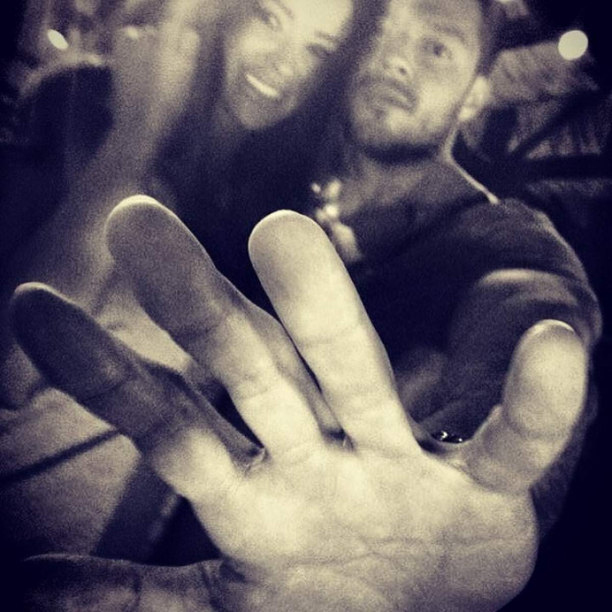 Paparazzi! Ce face Bianca Drăguşanu când nu e cu Victor Slav! Sunt implicate prietenele vedetei, dar şi un bărbat