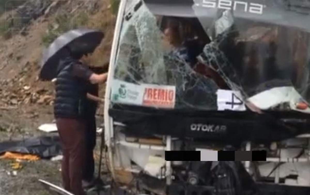 VIDEO / TRAGEDIE în Turcia! Doi turişti români au murit, iar alţi 14 au fost răniţi în urma unui accident