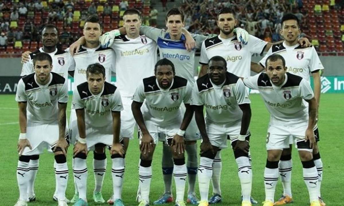 S-au dezbrăcat și s-au pozat! Imagini de senzație cu fotbaliștii echipei de pe primul loc din România