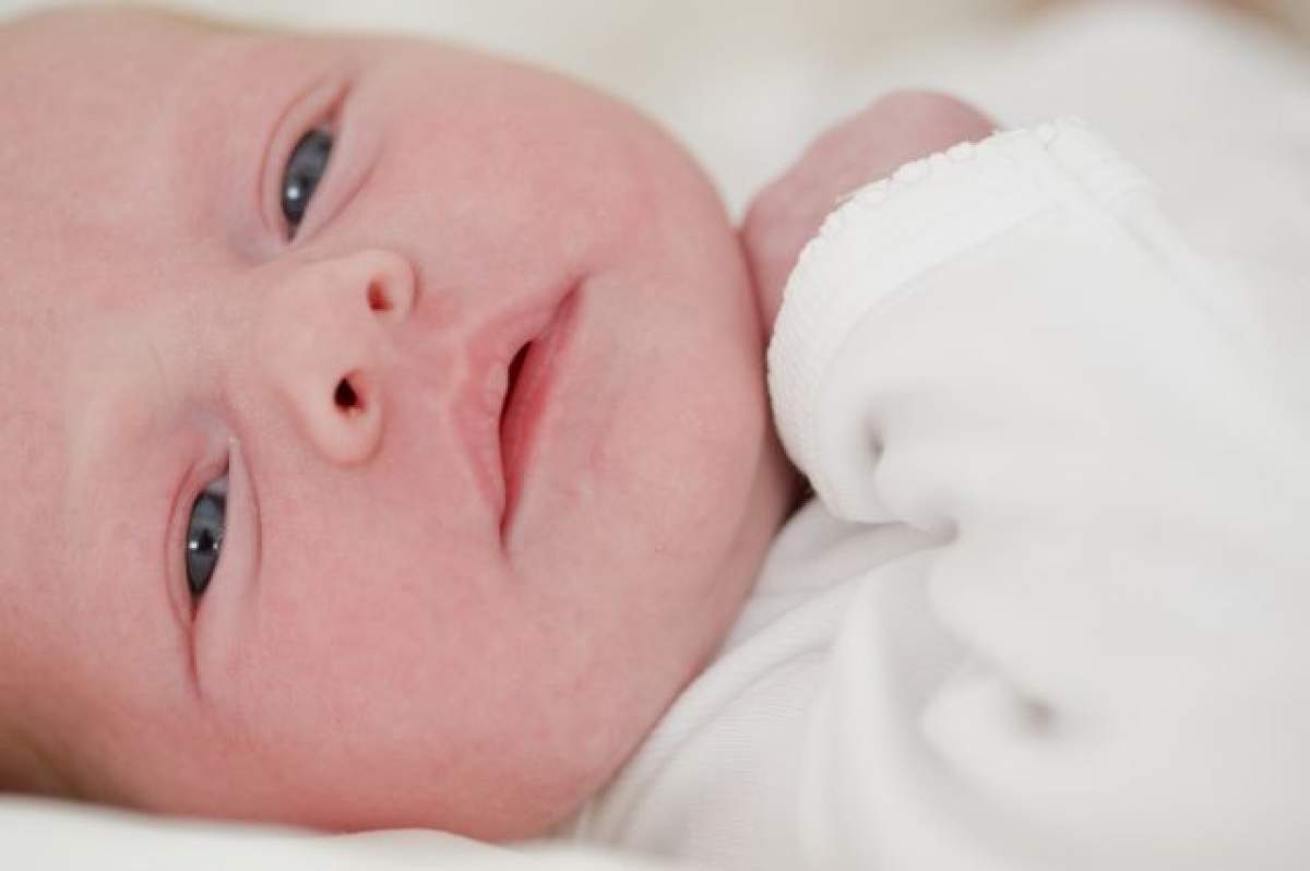 ÎNTREBAREA ZILEI - MIERCURI: De ce se schimbă culoarea ochilor bebelușului tău după naștere? Explicația este simplă
