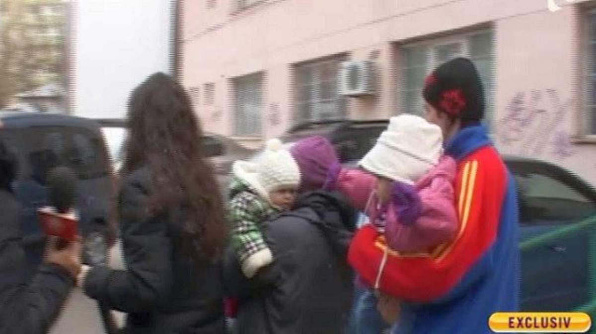 VIDEO / Surorile din beznă au ajuns la cei de la Protecția Copilului, iar mama lor și-a ieșit din minți