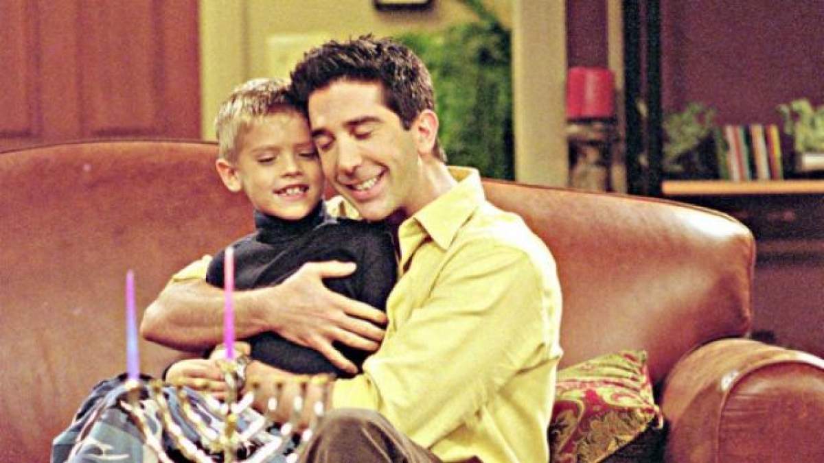 FOTO / Îl mai țineți minte pe Ben, fiul lui Ross din celebrul serial "Friends"? A crescut și s-a transformat într-o adevărată bombă sexy