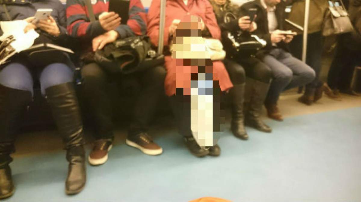 "Anomalia" din metroul din Capitală! Ce făcea această femeie în timp ce toţi stăteau pe telefoane