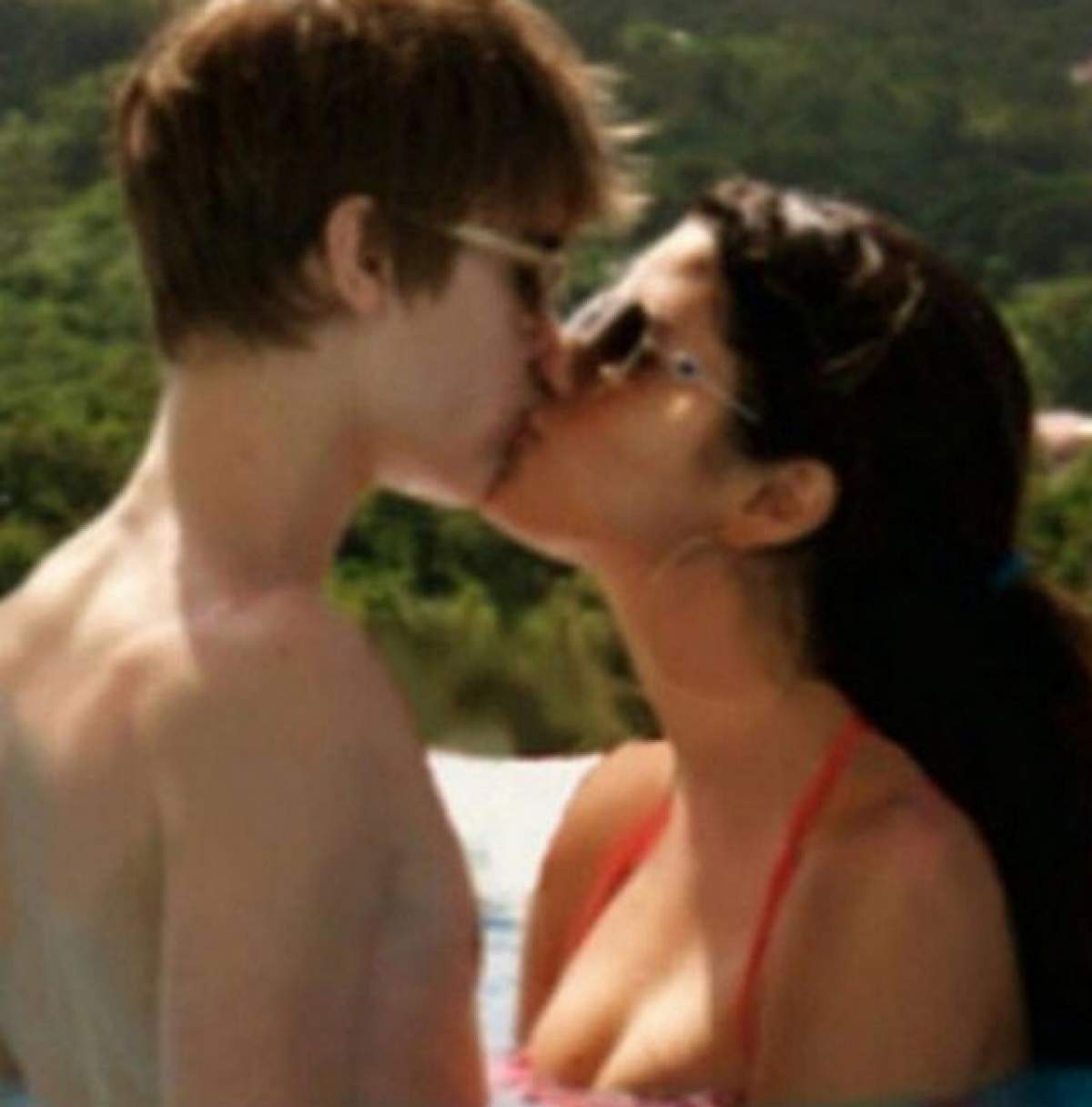 Selena Gomez şi Justin Bieber, din nou împreună? Vezi detaliul care a reuşit să îi dea de gol pe cei doi