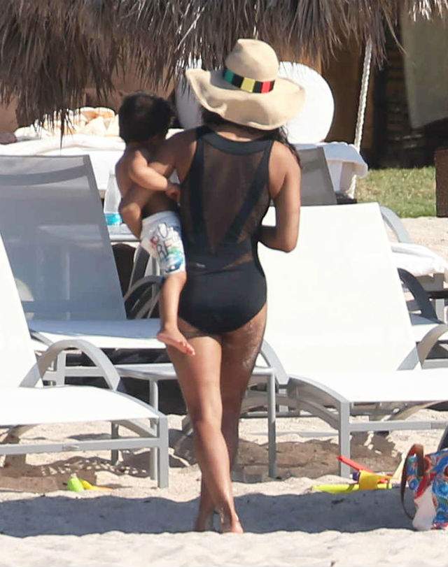 Foto / Nici ea nu mai e ce a fost. Halle Berry a surprins pe toată lumea cu apariţia în costum de baie