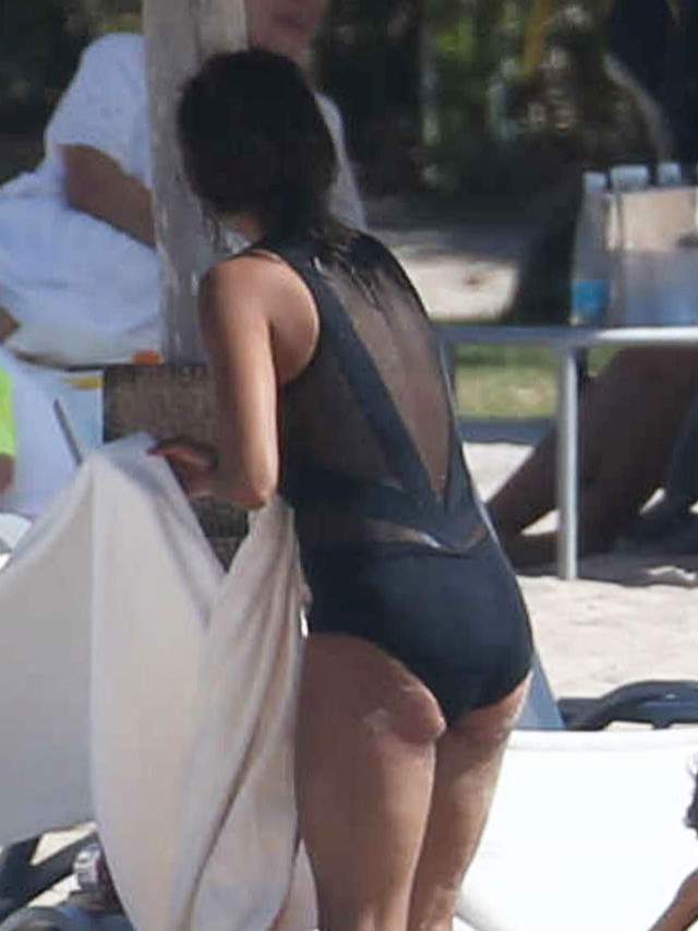 Foto / Nici ea nu mai e ce a fost. Halle Berry a surprins pe toată lumea cu apariţia în costum de baie