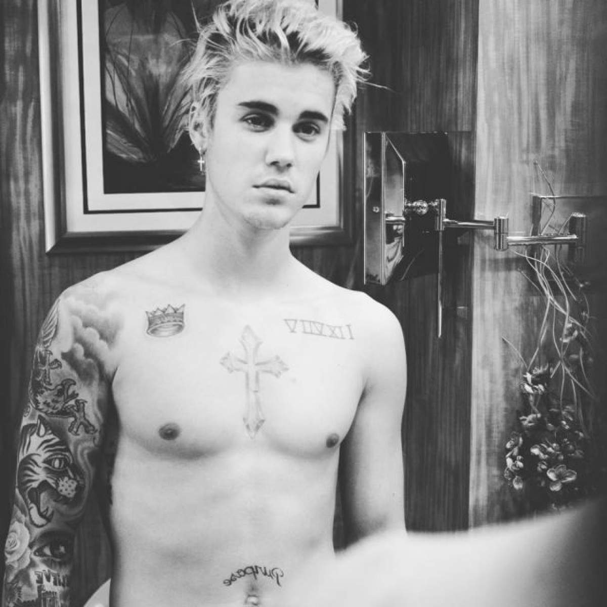 I-a isterizat pe fani! Justin Bieber, complet dezbrăcat