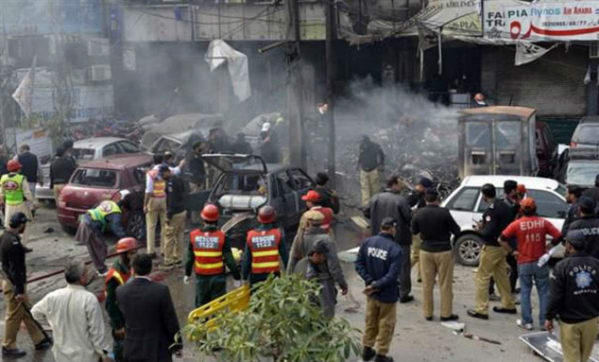 Tragedie în estul Pakistanului! Cel puţin 38 de morţi şi 100 de răniţi într-un posibil atac sinucigaş