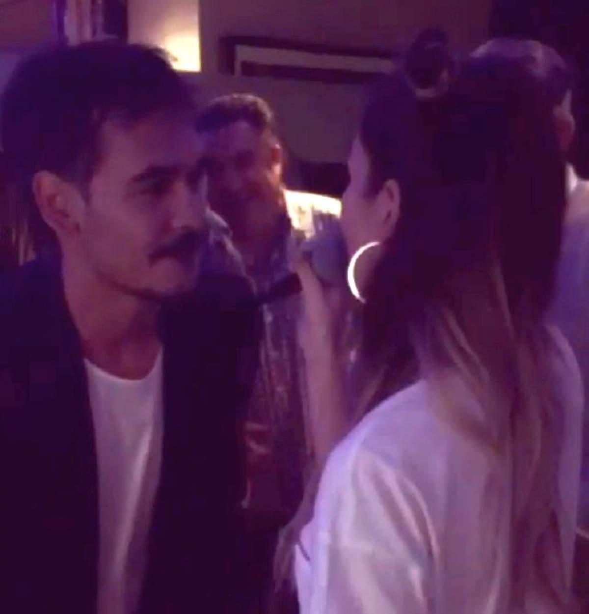 VIDEO /  Primul video din intimitatea relaţiei lui Răzvan Simion şi a Lidiei Buble a ajuns pe internet! Nu l-ai văzut niciodată în ipostaza asta