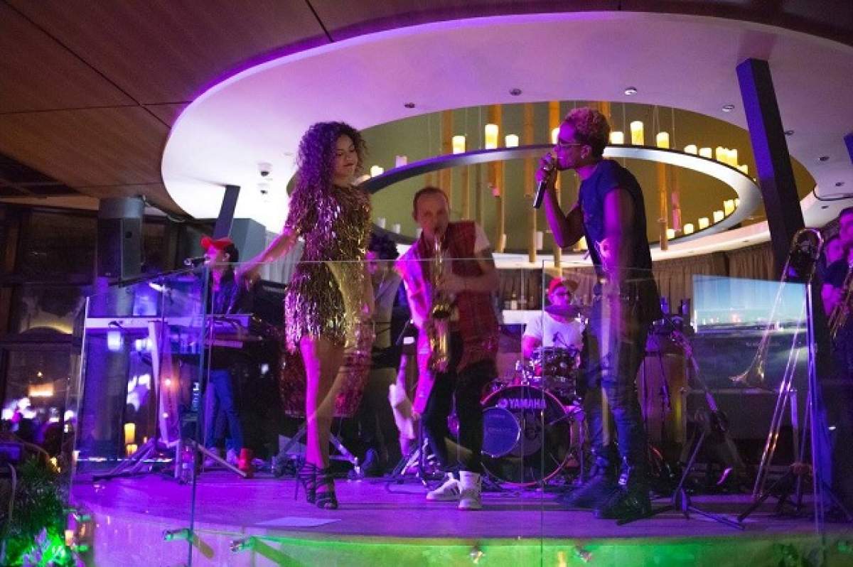 FOTO & VIDEO / Primul concert Mandinga fără Elena Ionescu! Barbara i-a lăsat pe spectatori să vadă ce are sub rochie