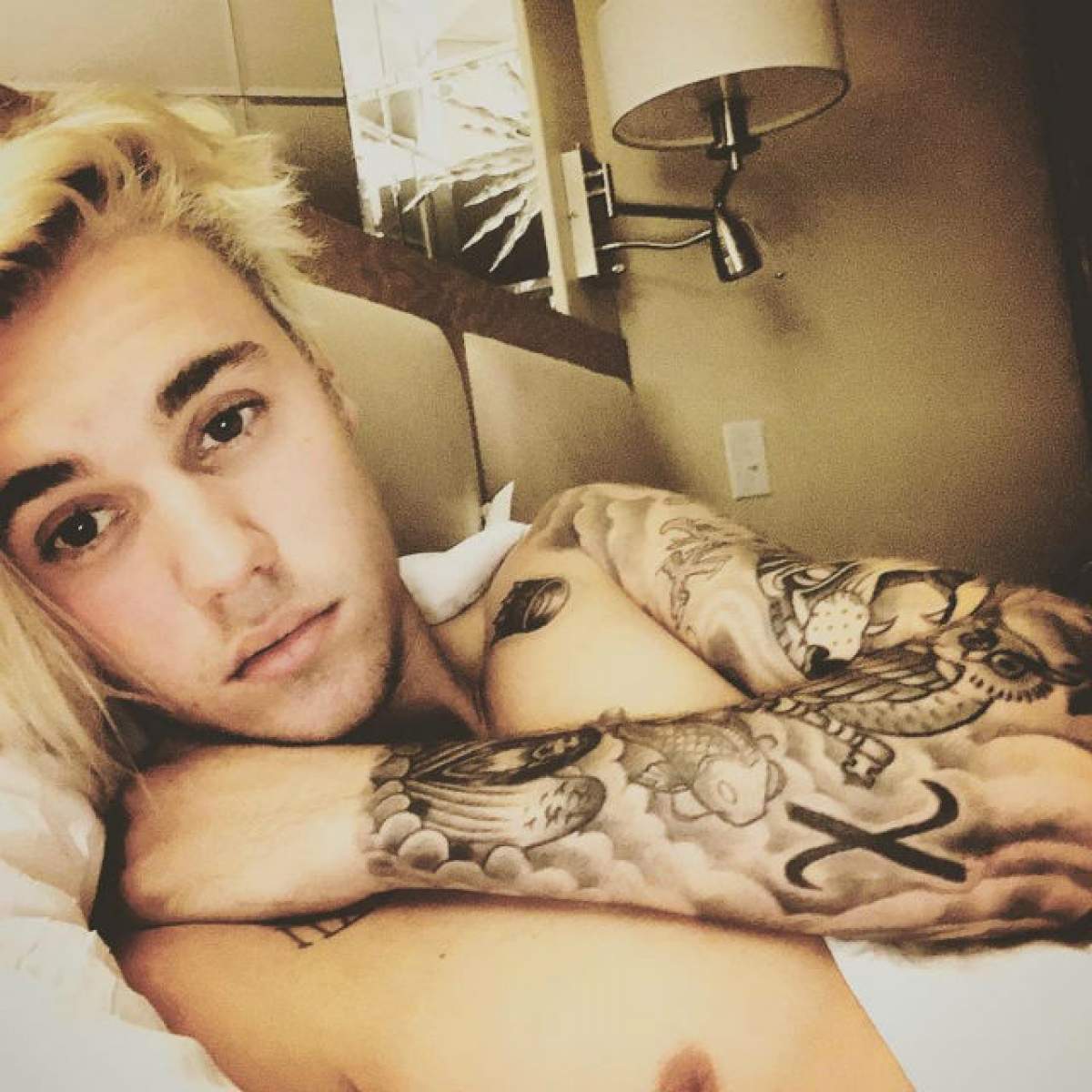 Imaginea a fost publicată pe internet! Justin Bieber şi-a luat perna pentru un somn în natură