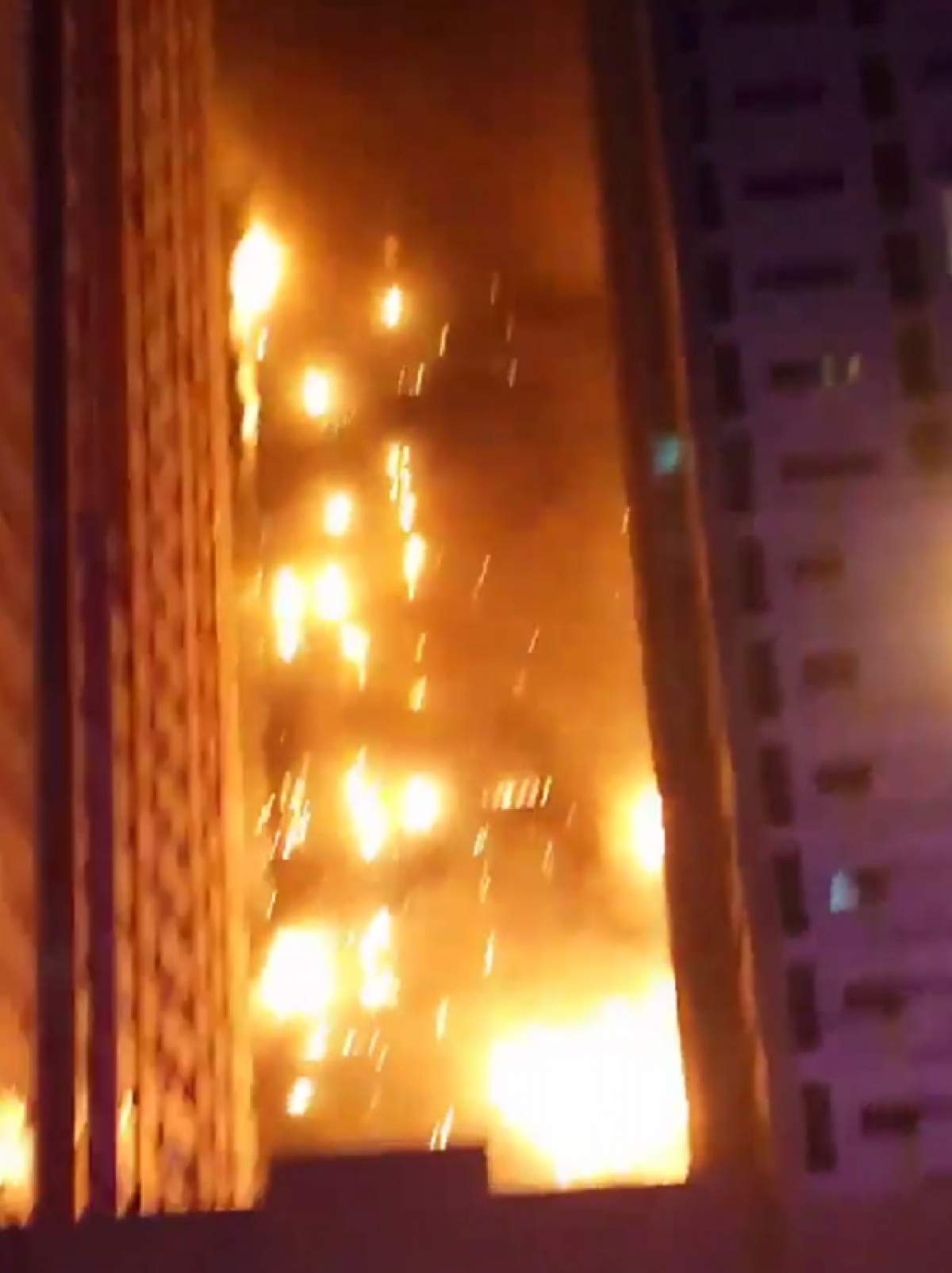 VIDEO / Incendiu puternic în Dubai! Două turnuri rezidențiale au fost cuprinse de flăcări