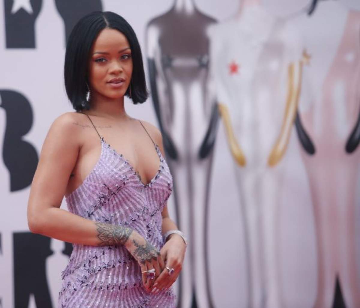 VIDEO / Rihanna, interzis de sexy în ultimul videoclip! Ce ascundea artista pe sfârcurile nărăvașe