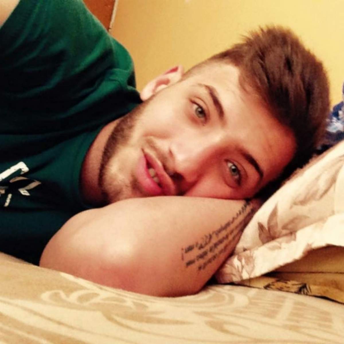 În afara casei "Mireasă pentru fiul meu" umblă din floare-n floare! Robert, fostul concurent, surprins în preajma unei brunete focoase