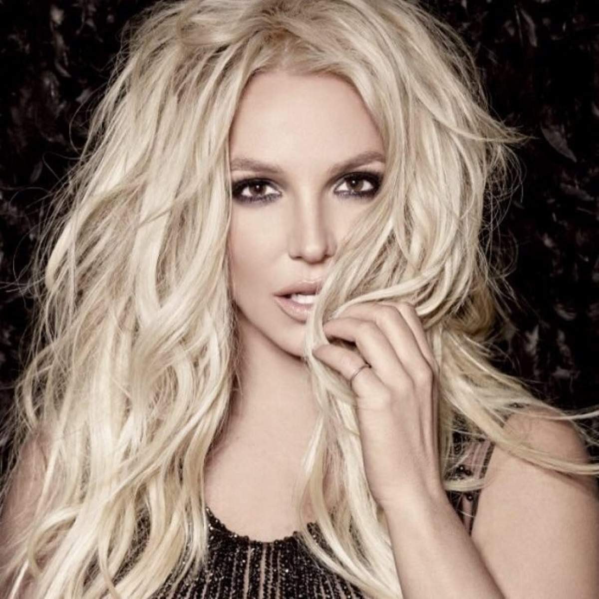 VIDEO / Britney Spears, apariţie senzaţională! A îmbrăcat un costum de baie minuscul şi s-a unduit lasciv pe plajă! Imaginile sunt HOT