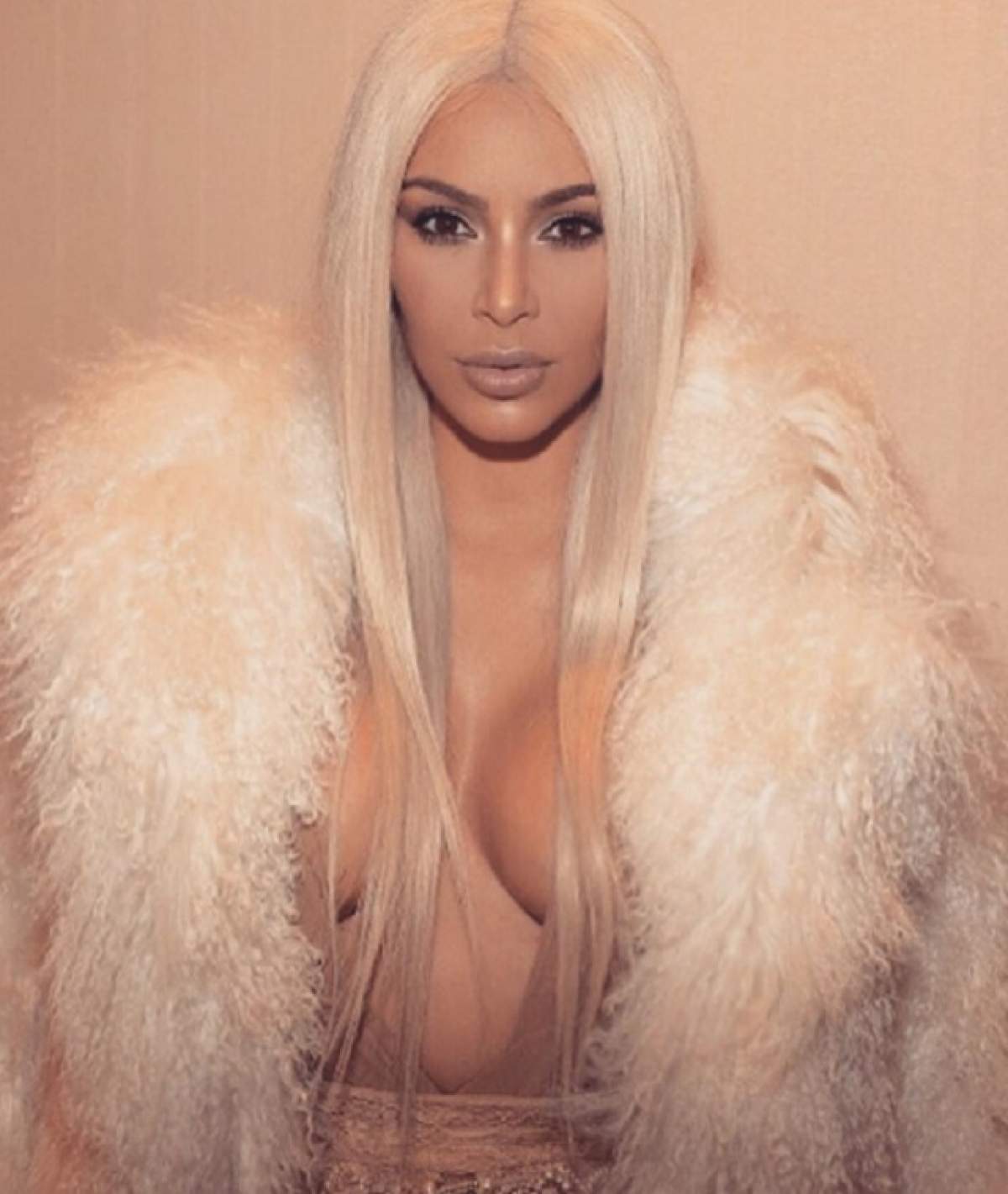 Kim Kardashian s-a pozat goală în baie! Soţia lui Kanye West, fără inhibiţii după ce a născut a doua oară