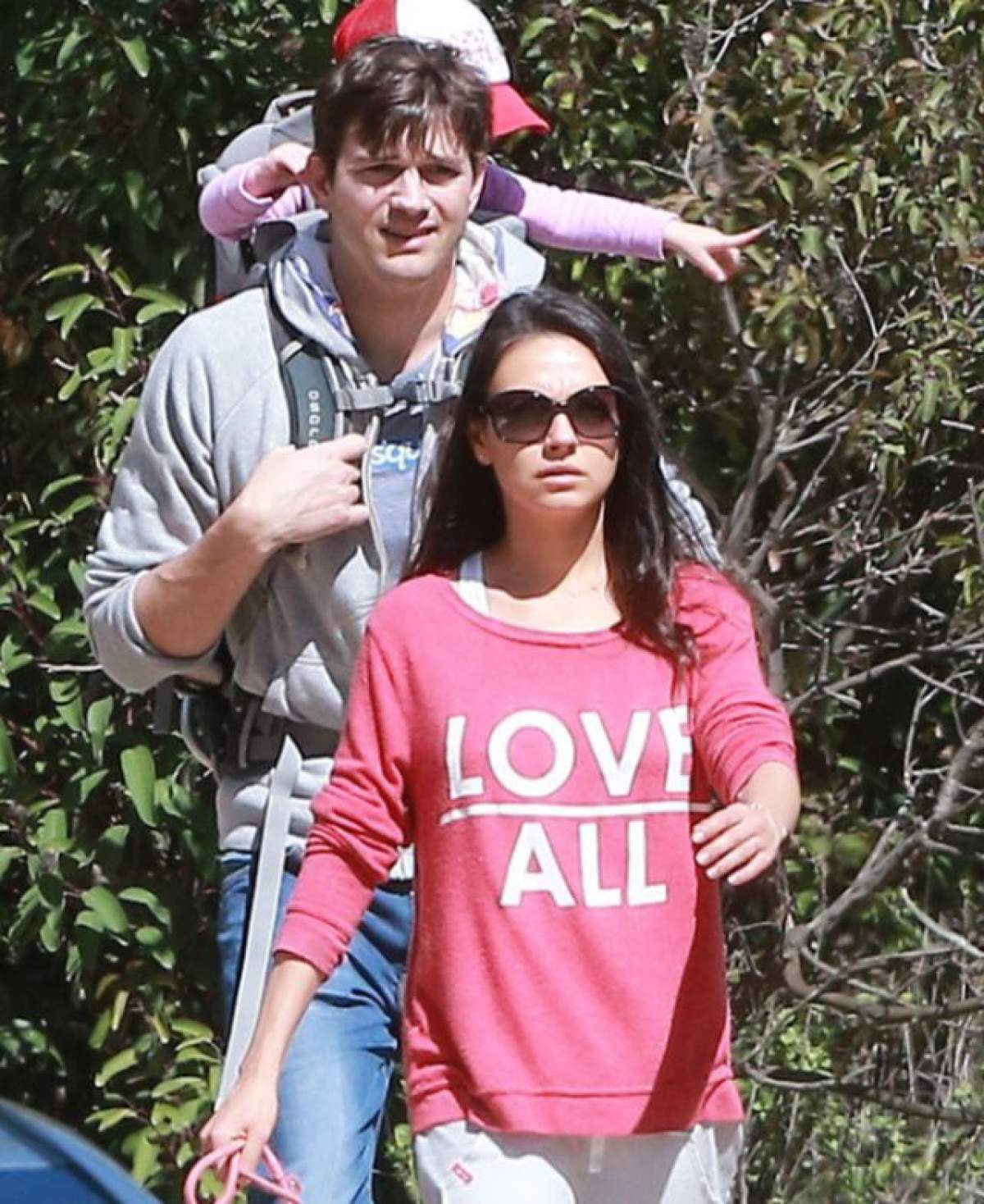 Milla Kunis şi Ashton Kutcher, primele imagini intime după ce s-a zvonit că divorţează