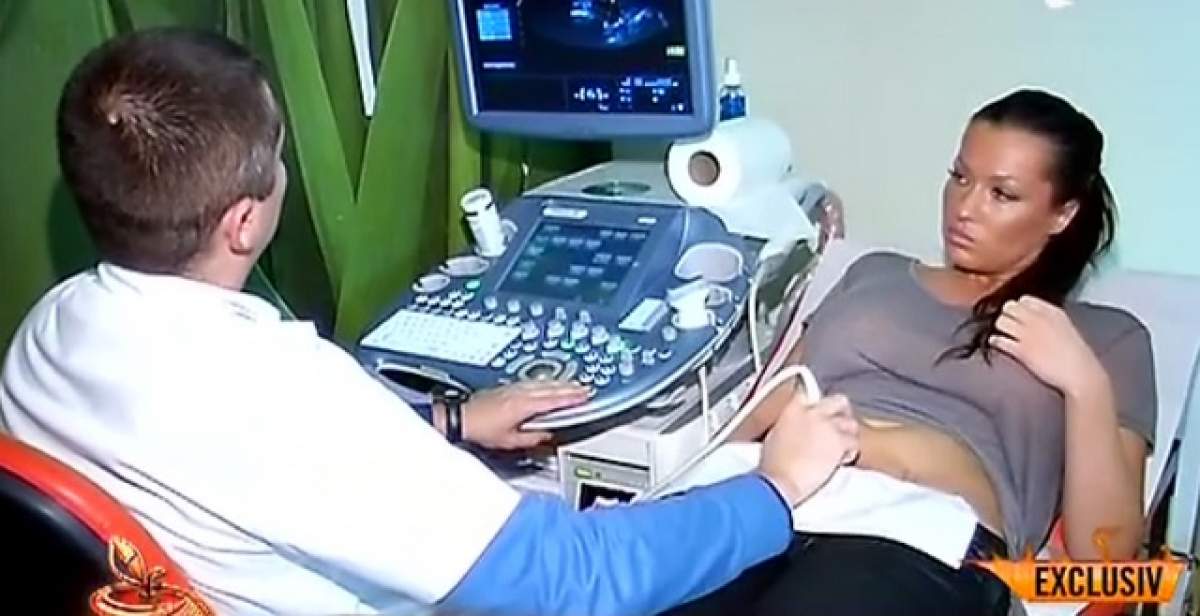 VIDEO / A mers la ecografie să vadă dacă e gravidă, dar ţinuta ei a atras toate privirile! Simona Sensual nu a purtat sutien şi s-a văzut tot