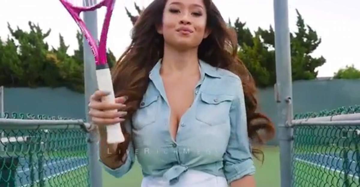 VIDEO de INFARCT! A vrut să joace tenis, dar s-a îmbrăcat mult prea sexy! Sutienul minuscul a fost neîncăpător pentru sânii uriaşi! Patru milioane de oameni au privit clipul mult prea HOT
