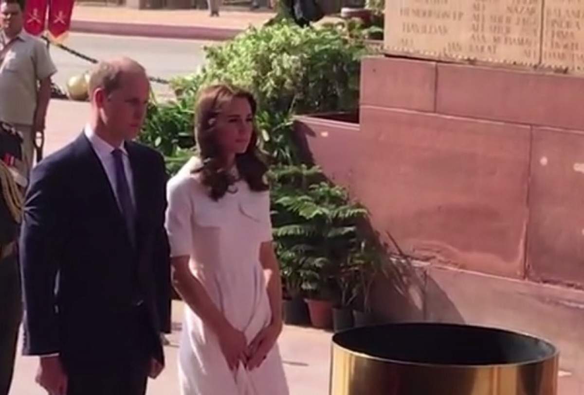 VIDEO / Gafă de proporţii făcută de Kate Middleton! A îmbrăcat o rochie albă, însă vântul i-a jucat feste! A fost la un pas de a i se vedea tot