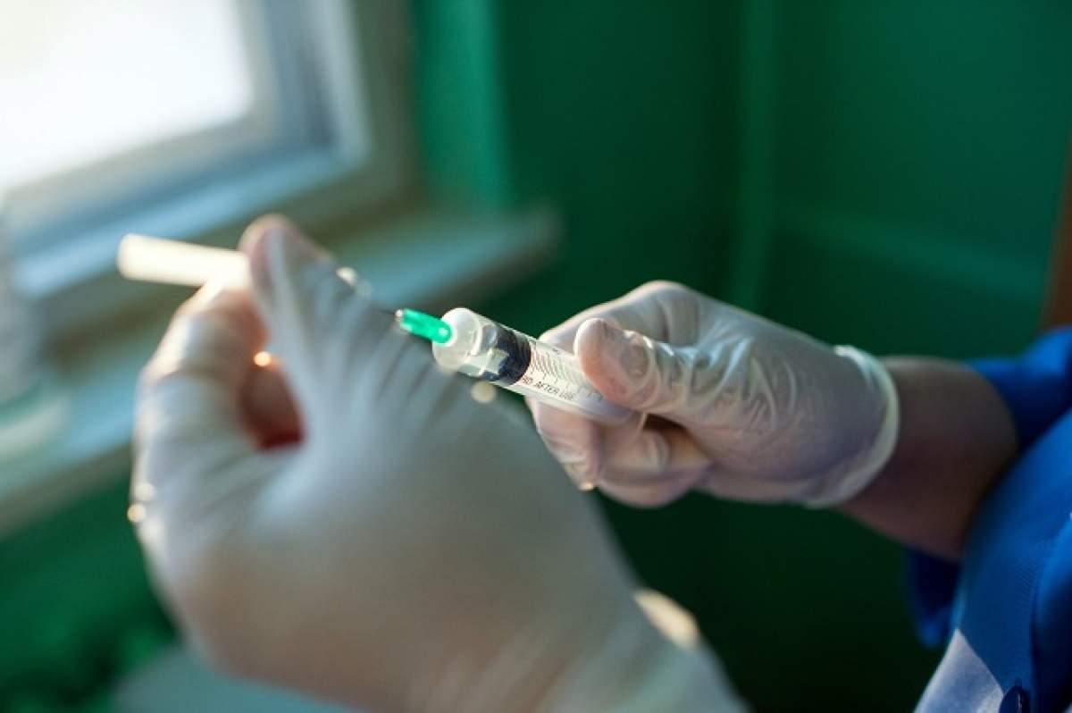 VIDEO / Alertă de botulism printre români! Începe cu un simptom simplu, dar se transformă într-un coşmar. Un bărbat a murit deja şi un altul este în stare gravă