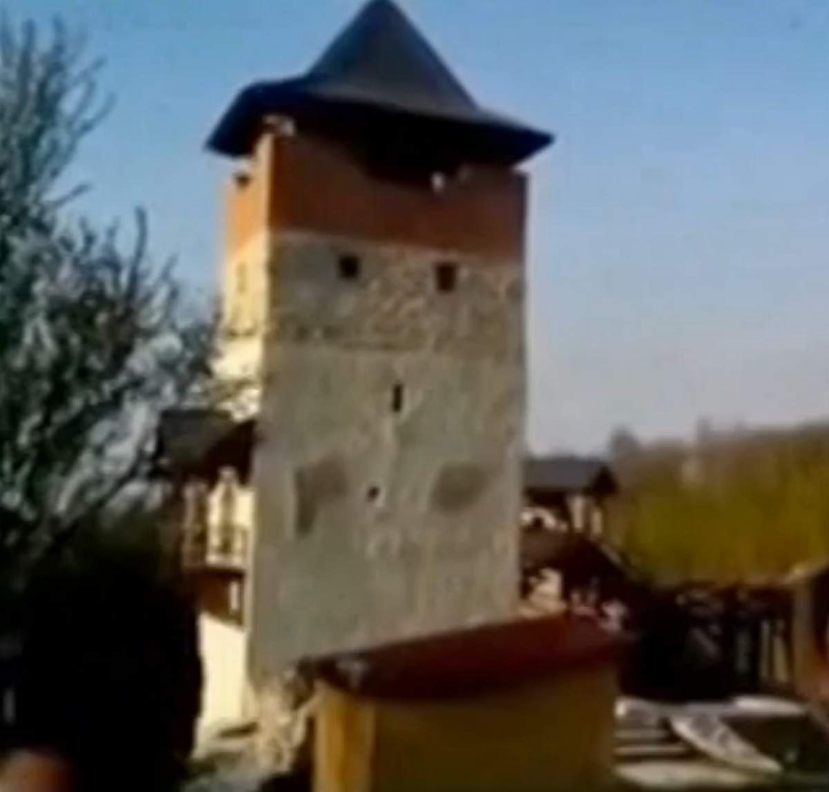 VIDEO / Striptease pe monument! Imaginile surprinse cu angajaţii primăriei