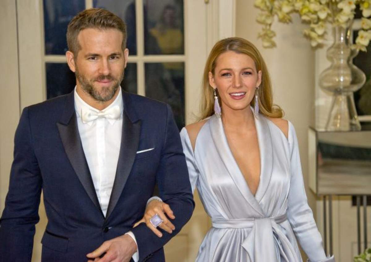 VIDEO / Ryan Reynolds a făcut glume despre viața sa sexuală cu Blake Lively! Totul în fața a mii de spectatori