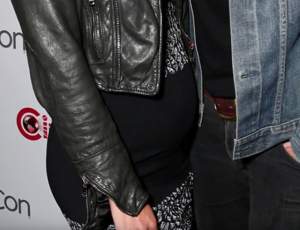 FOTO / A fost la un pas de divorţ şi acum e însărcinată cu al treilea copil! Megan Fox se pregăteşte să devină mămică