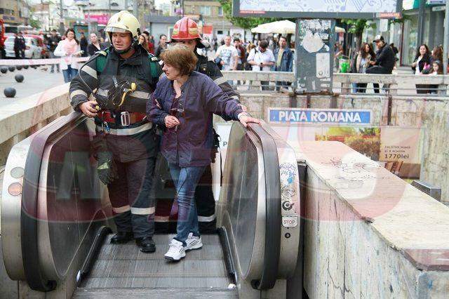 VIDEO / Incendiu la METROU la Piaţa Romană! Trenurile nu mai opresc, oameni blocaţi. Primele imagini de la faţa locului