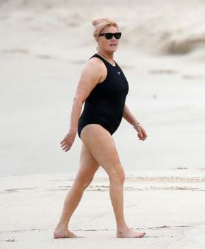 FOTO / Soția lui Hugh Jackman are nevoie urgentă să treacă pe la sală. Cum a apărut la plajă cu celebrul actor