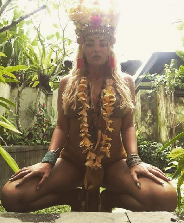 FOTO / Delia, fierbinte în Bali! Artista încinge atmosfera în vacanţa exotică. La prima vedere ai jura că e goală