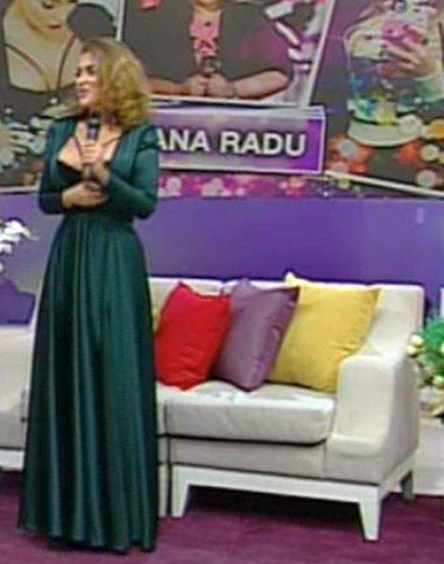 Oana Radu, eşti în pană de idei? Artista  are nevoie urgent de o nouă garderobă!