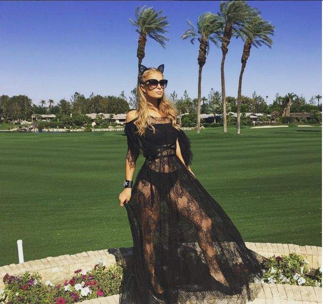 FOTO&VIDEO / Paris Hilton a arătat aproape tot la un cunoscut festival de muzică. Imagini incendiare!