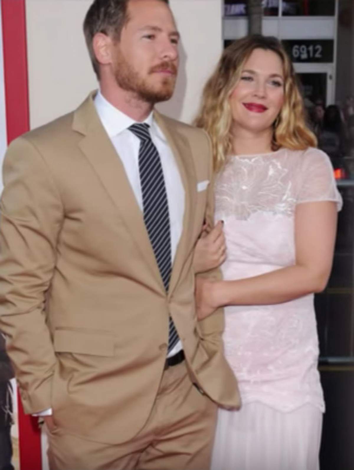 VIDEO / Îşi spun "Adio" după 3 ani! Actriţa Drew Barrymore divorţează