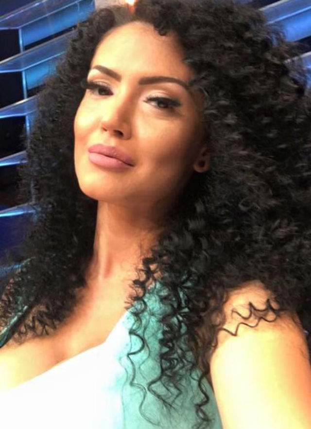 Andreea Mantea şi-a schimbat look-ul! Unii şi-au dat coate când au văzut-o. Ţie îţi place?