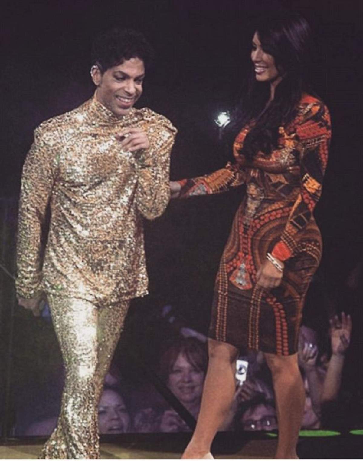 VIDEO / Momentul care va rămâne în istorie! Prince i-a făcut vânt lui Kim Kardashian de pe scenă