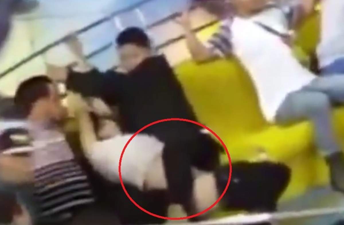 VIDEO / S-a dat în carusel şi a rămas fără chiloţi şi pantaloni! Cursa care a zguduit-o până a rămas goală