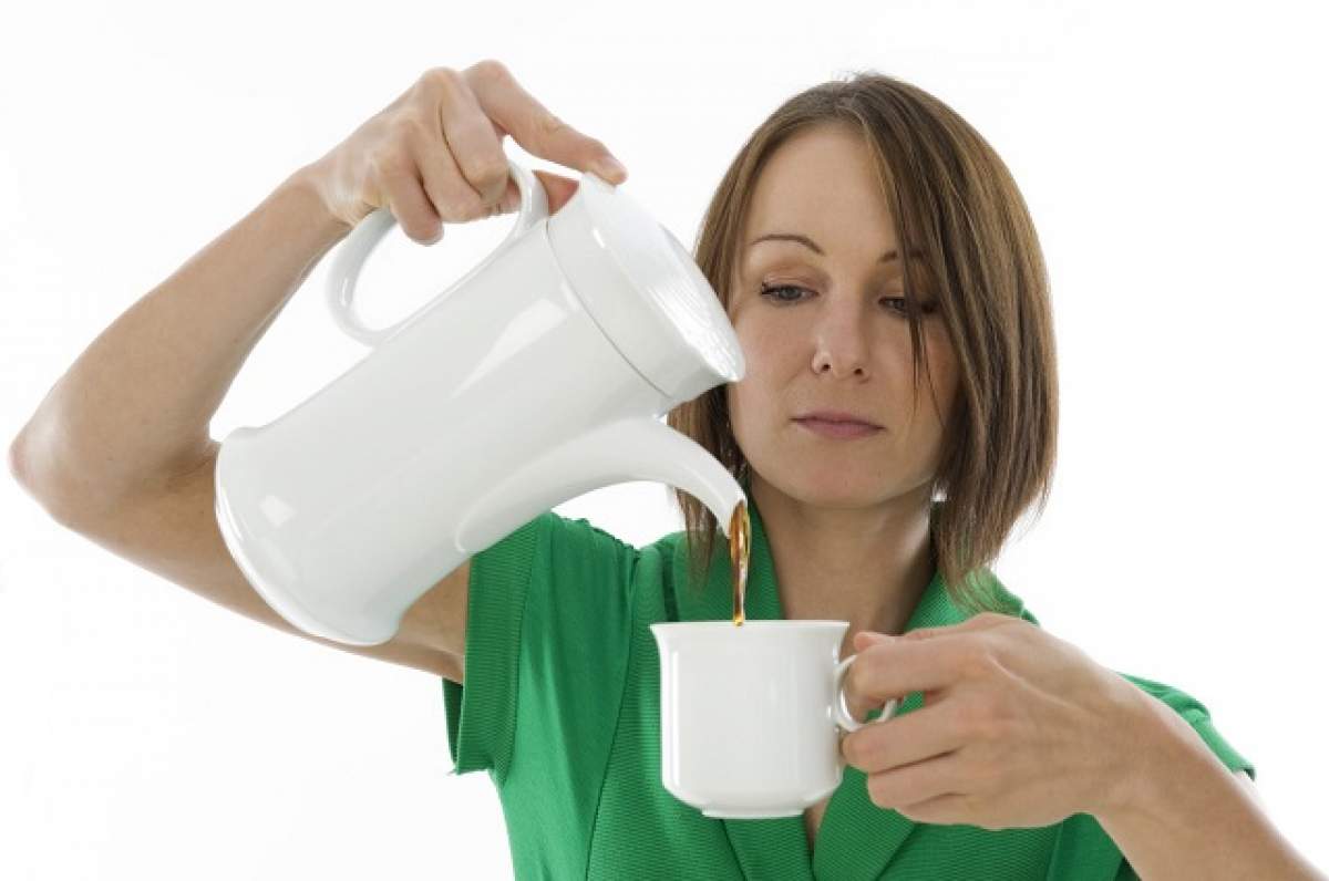 Cafeaua îţi afectează direct mărimea sânilor! Ce se întâmplă cu bustul tău dacă bei mai mult de trei căni din licoarea minune pe zi