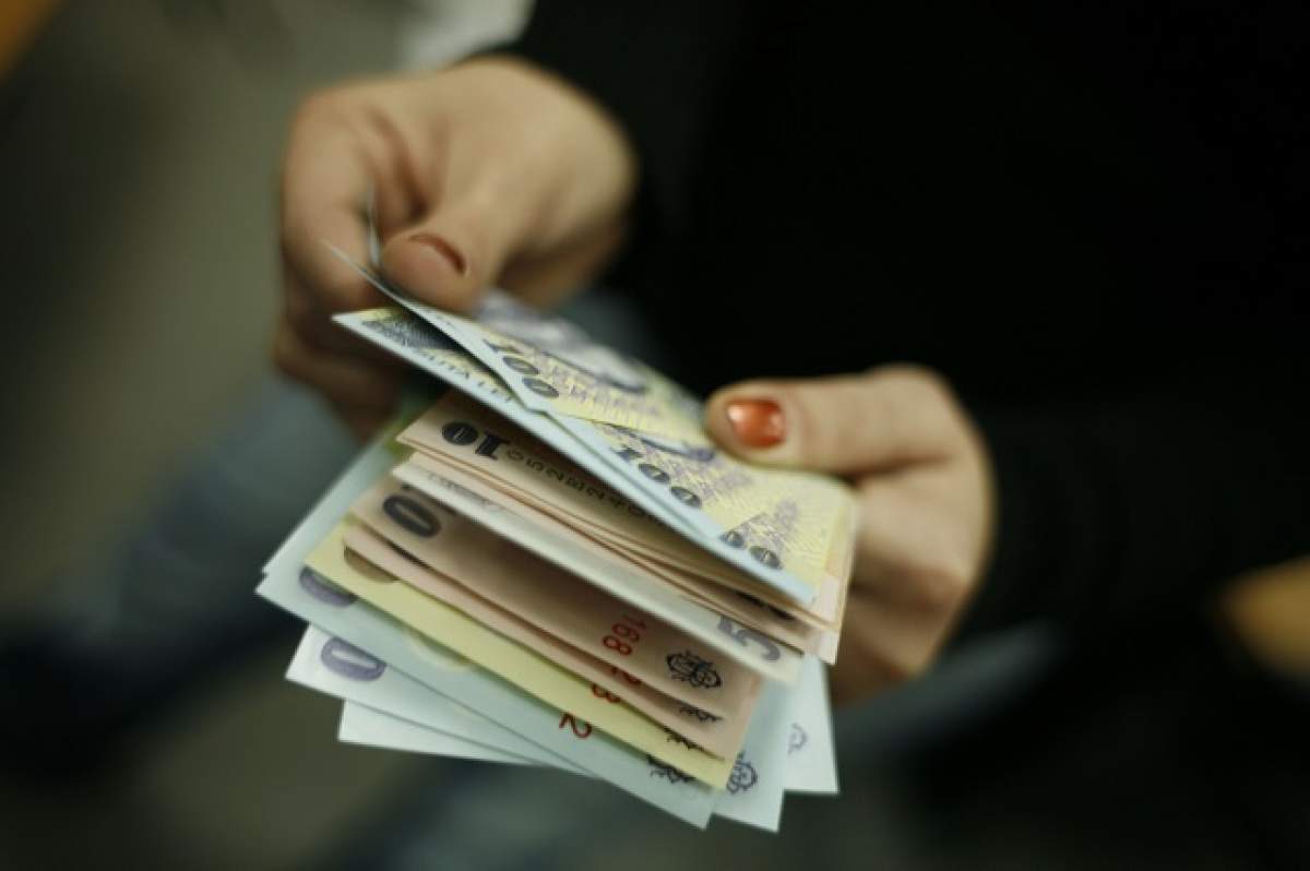 Veşti uriaşe pentru zeci de mii de români! Salariul minim creşte cu 19 la sută de la 1 mai