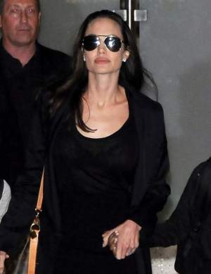 VIDEO / Angelina Jolie a ajuns piele și os! Apropiații cred că va muri
