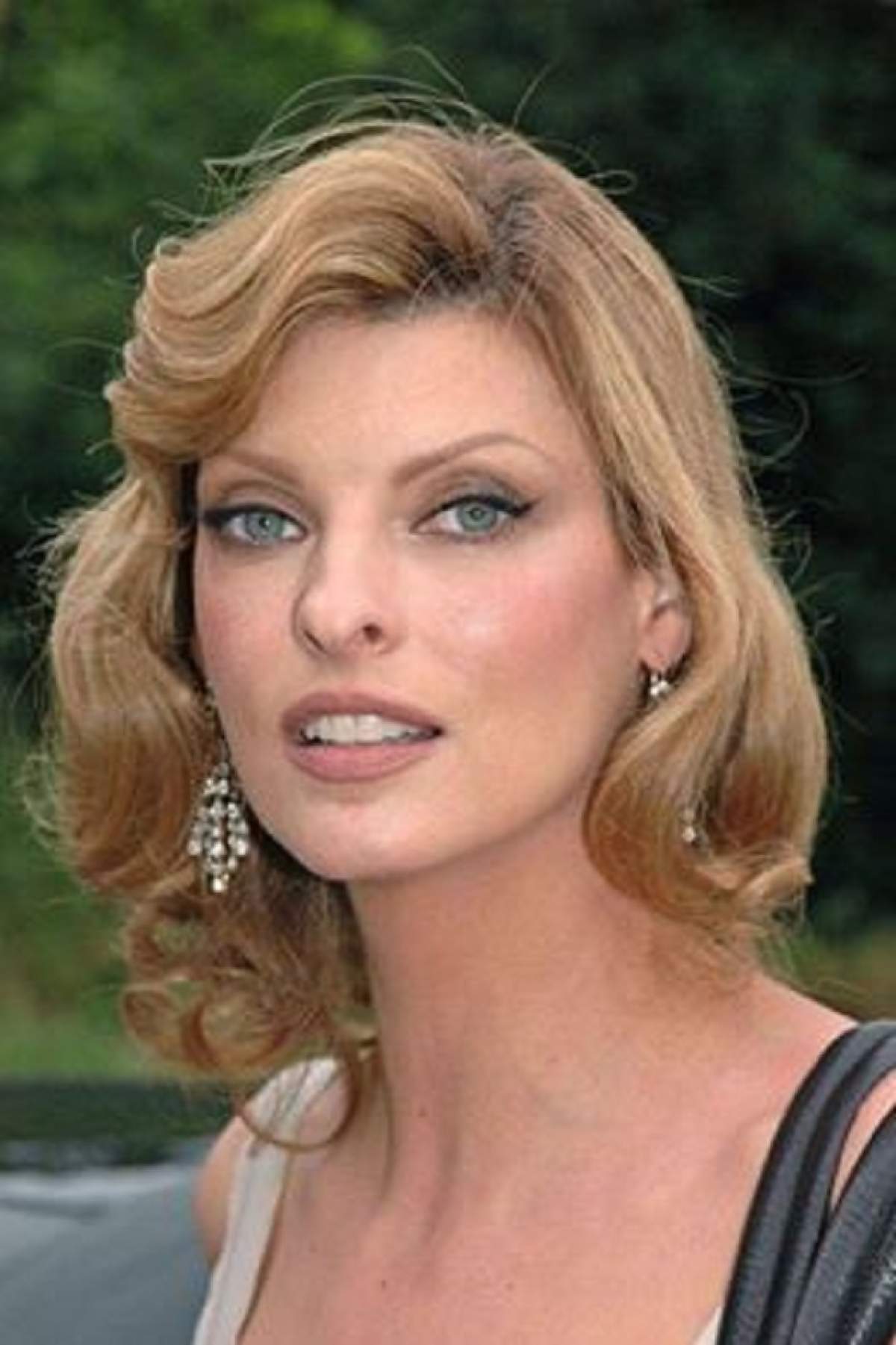 FOTO / Linda Evanghelista, de nerecunoscut la 50 de ani! Supermodelul anilor '90 nu mai e deloc o bombă sexy! Cum arată acum