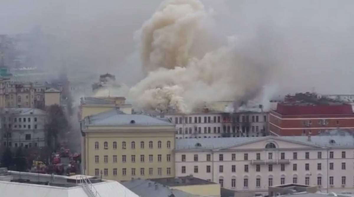 Incendiu la Ministerul Apărării din Moscova! Fumul dens a acoperit zona centrală