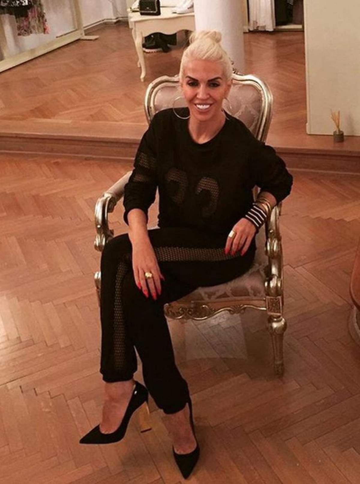 Raluca Bădulescu a dat jos 70 de kg şi acum a renunţat la haine! Blonda a lăsat inhibiţiile deoparte şi a făcut imaginea publică