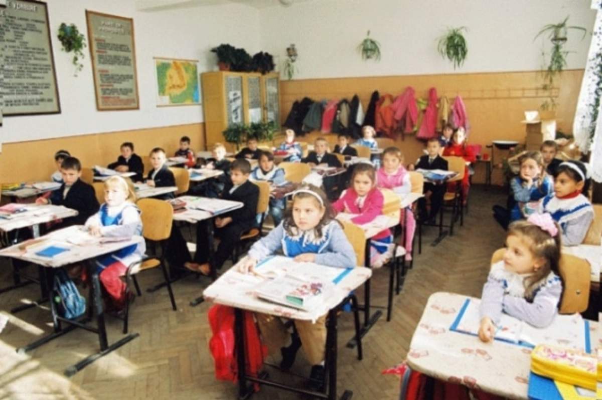 Zeci de mii de elevi vor fi afectaţi de schimbările din învăţământ! Se introduc materii noi şi se va micşora orele de Limba română
