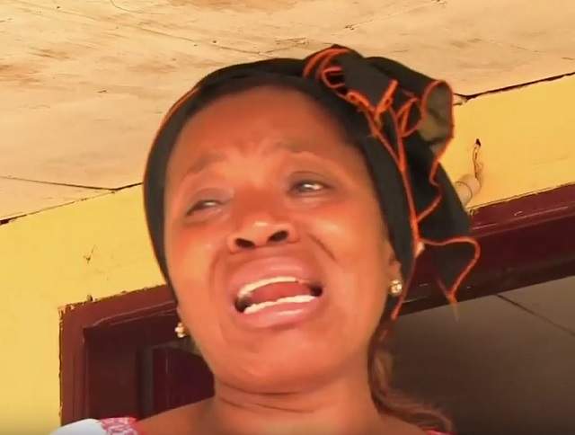 VIDEO / Mama lui Patrick Ekeng, împietrită de durere în casa în care pereţii au chipul lui! "Era copilul meu favorit"